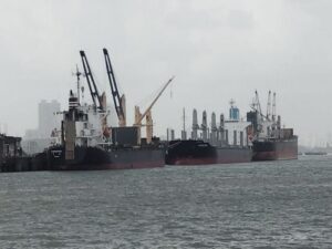 Crude oil price surge amid war