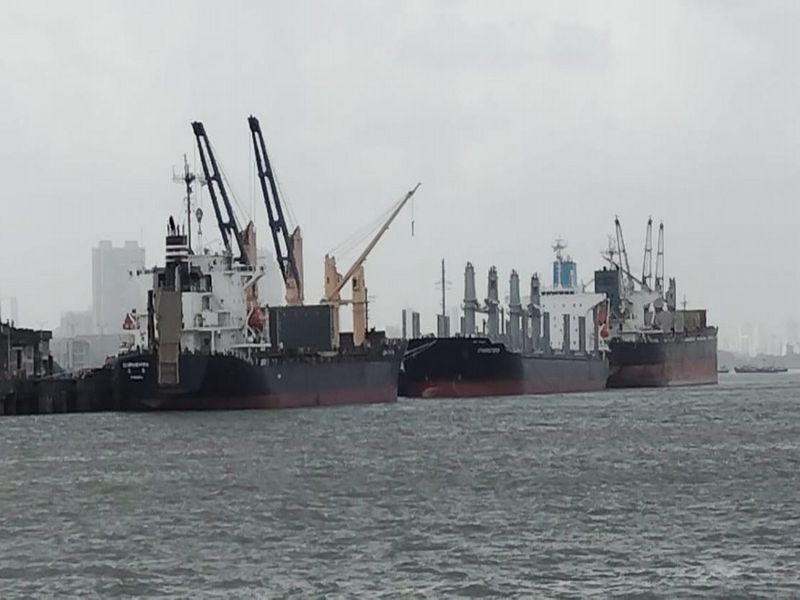 Crude oil price surge amid war